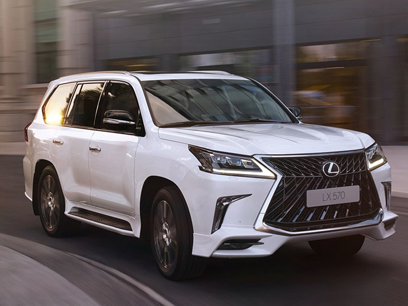 اضغط لمشاهدة الفيديو: سعودية تفاجئ زوجها بهدية جيب لكزس